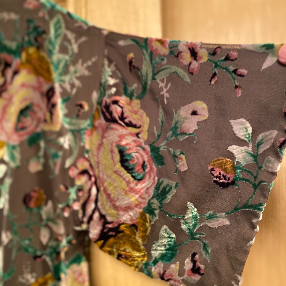 Stunning Velvet Kimono - Picture 2 of 5